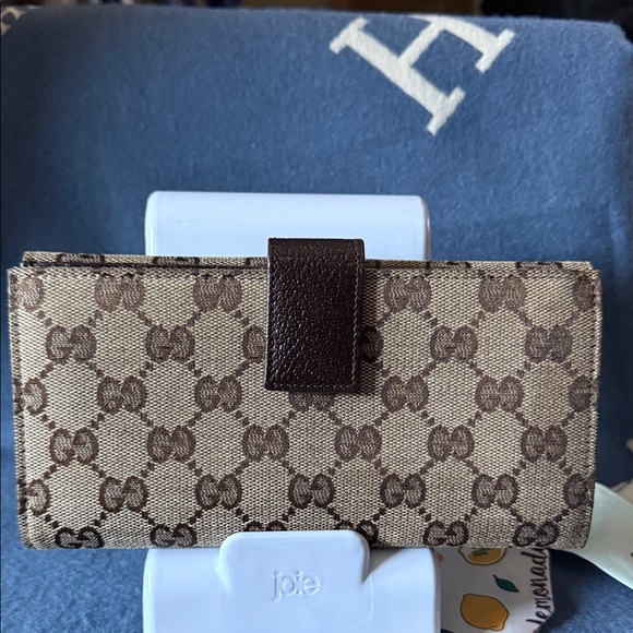 Gucci Beige and Brown Monogram Wallet - Picture 2 of 12